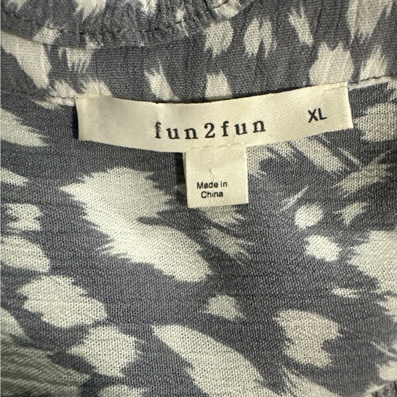 Fun 2 Fun Women's Gray and White Patterned Top with a flutter sleeve - Picture 5 of 7